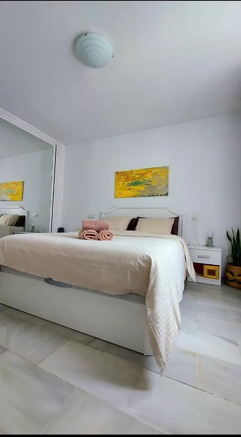 Apartamento Happy Holiday Home! Pueblo Evita Charming Condo Benalmádena